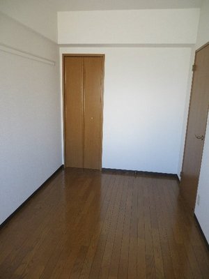 Living and room. 5.1 Pledge of Western-style