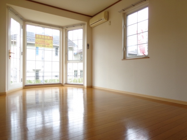Living and room. It is a photograph of the inversion angle room of the same type ☆