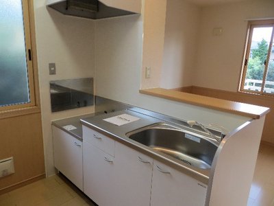 Kitchen. Glad counter kitchen