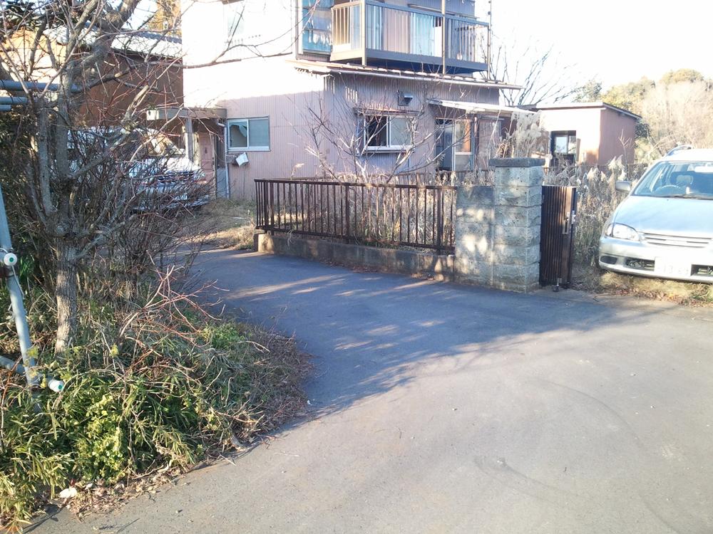 Local photos, including front road. Local (January 2012) shooting