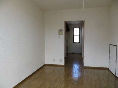 Living and room. 6 Pledge of Western-style