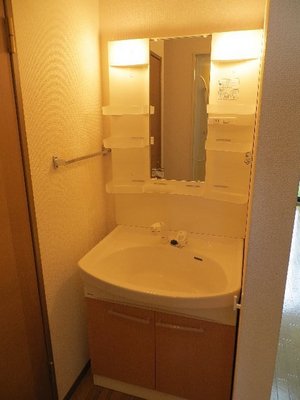 Washroom. Check my polish is here