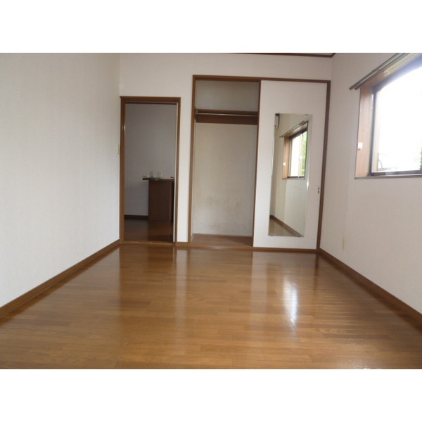 Other room space. Two-sided lighting