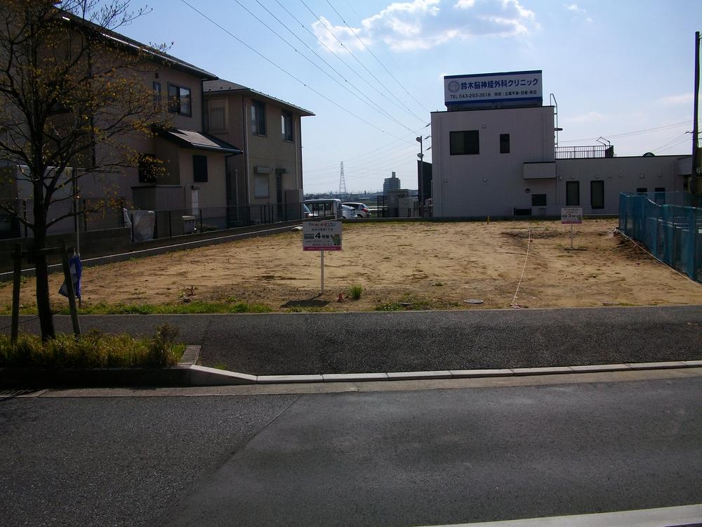 Local photos, including front road. Local (04 May 2013) Shooting