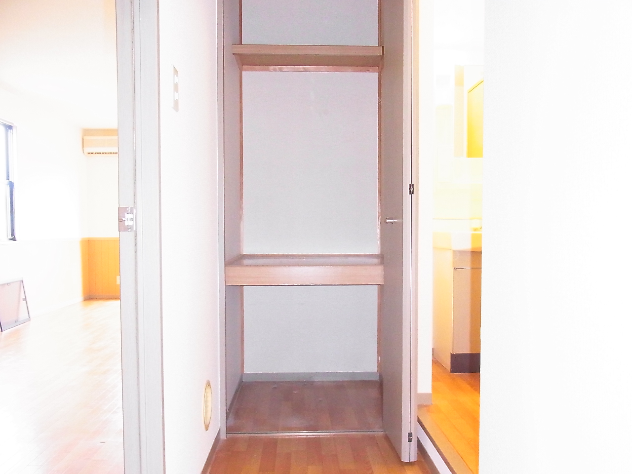 Receipt. This accommodated in the foyer opposite!