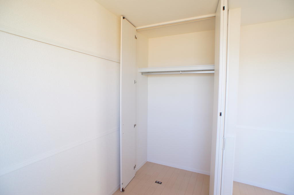 Receipt. Housing (5.9 quire Western-style)