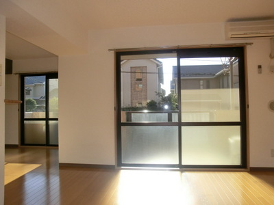 Living and room. The window is a bright living large