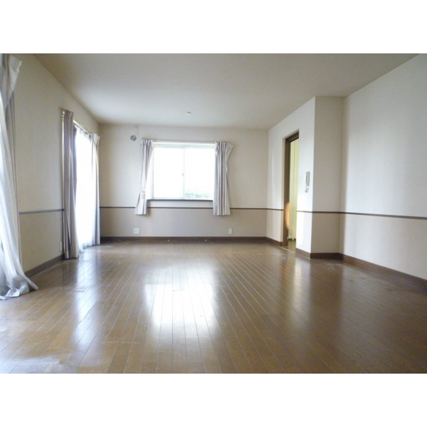 Living and room. 12 Pledge living