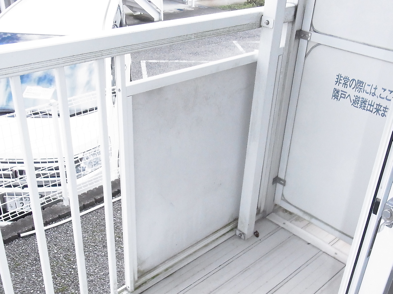 Balcony. Parking is not worried because it is under the eyes.