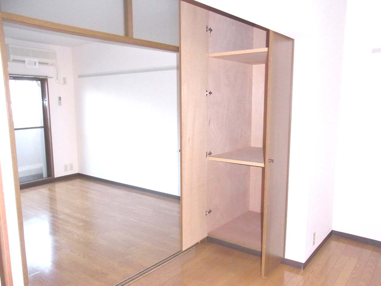 Receipt. Ceiling height storage