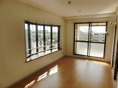 Living and room. Bright two-plane daylight LDK.