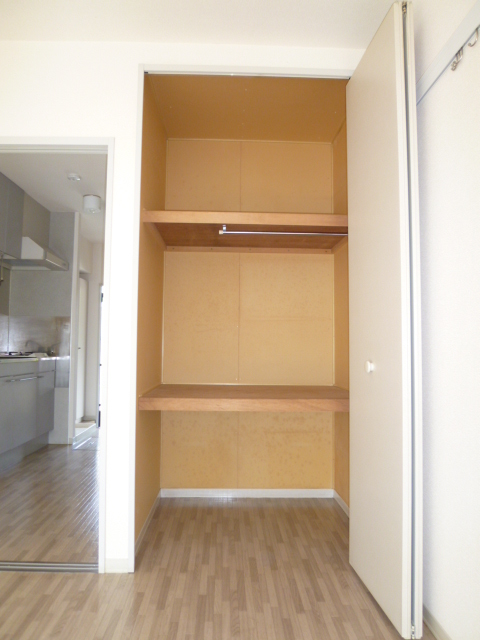 Receipt. Large closet