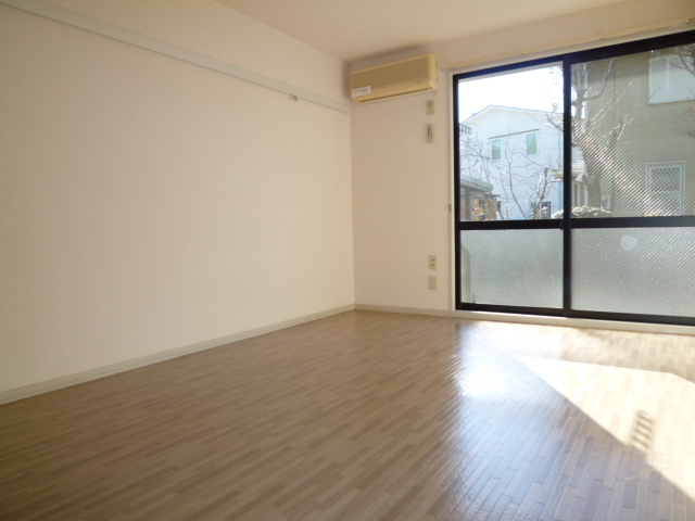 Living and room. 7.2 Pledge Western-style