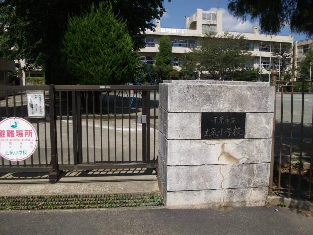 Primary school. Toke up to elementary school 380m