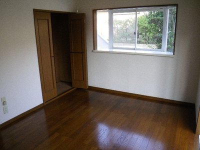 Living and room. Brightly ・ Wind Street is also good