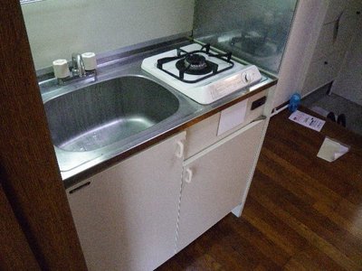 Kitchen. 1 lot gas stoves (a city gas)