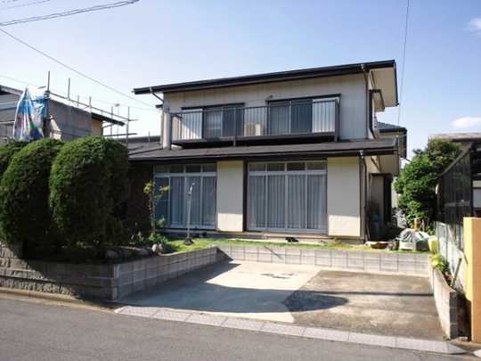 Local land photo. Shooting from the southeast side of the road