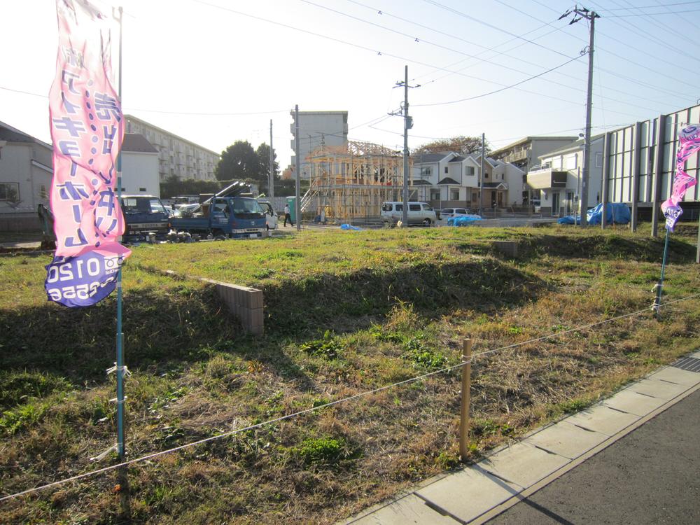 Local photos, including front road. Local (11 May 2013) Shooting