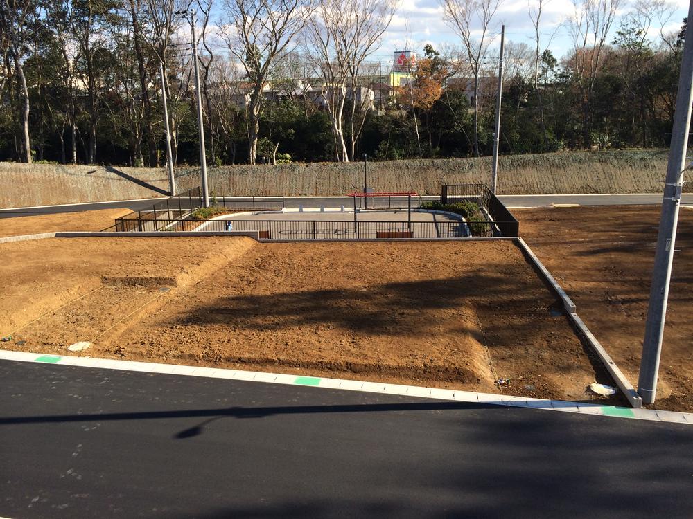 Local photos, including front road. Local (12 May 2013) Shooting