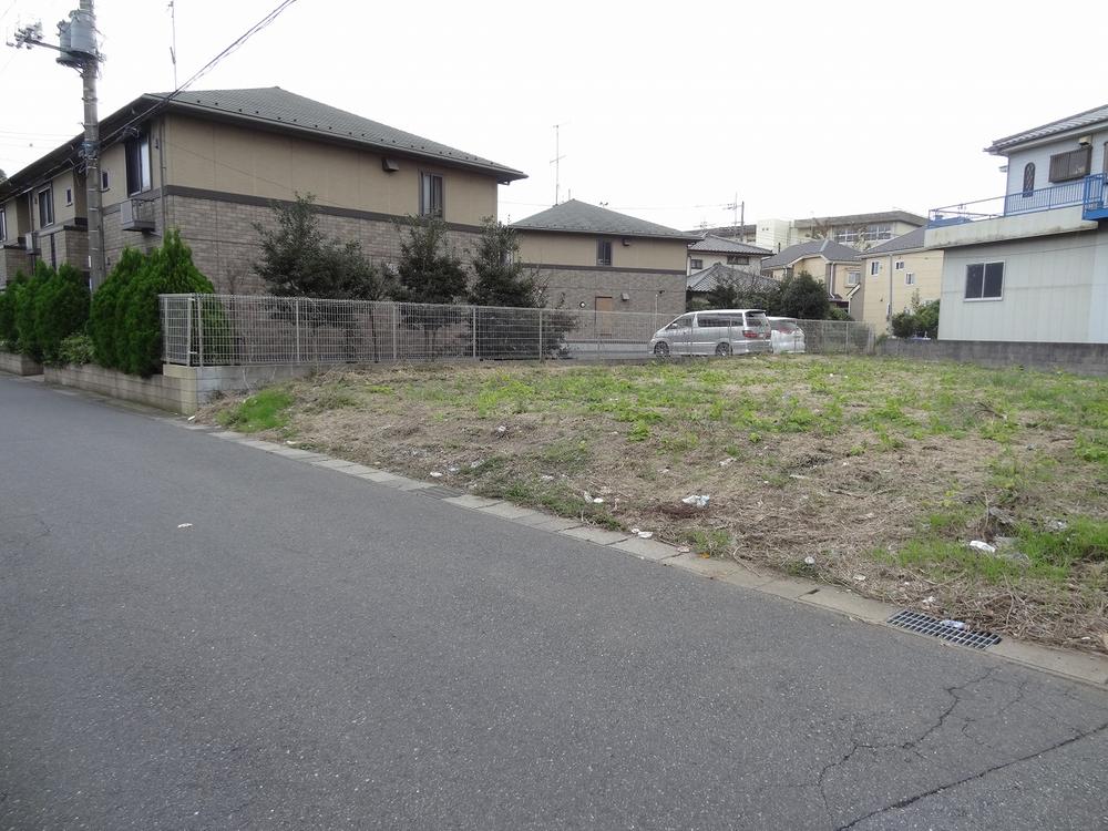 Local photos, including front road. Local (11 May 2013) Shooting