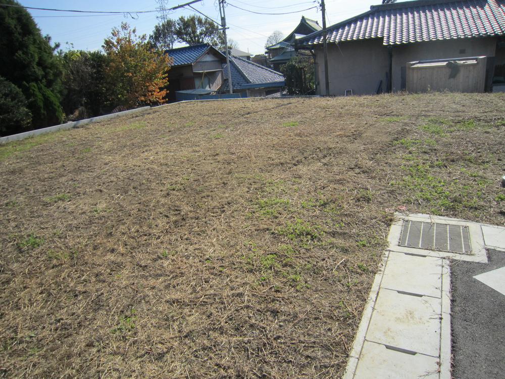 Local photos, including front road. Local (11 May 2013) Shooting