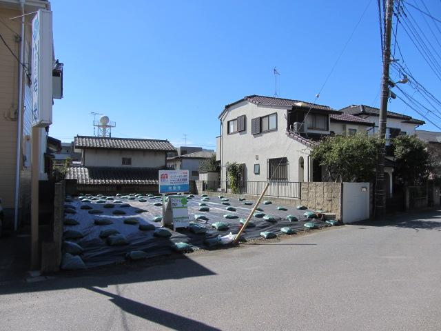 Local photos, including front road. Local (10 May 2013) Shooting