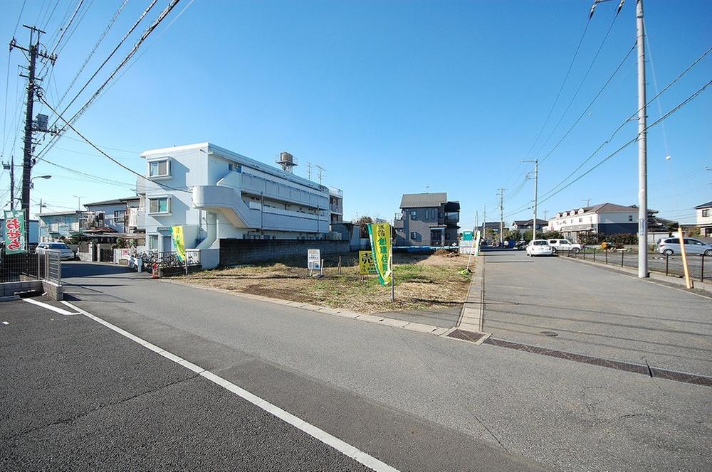 Local photos, including front road. Local (12 May 2013) Shooting