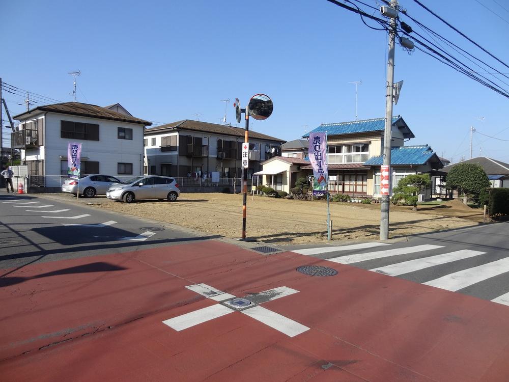 Local photos, including front road. Local (11 May 2013) Shooting