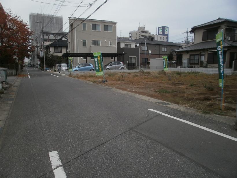 Local photos, including front road. Front road (2013 November shooting)