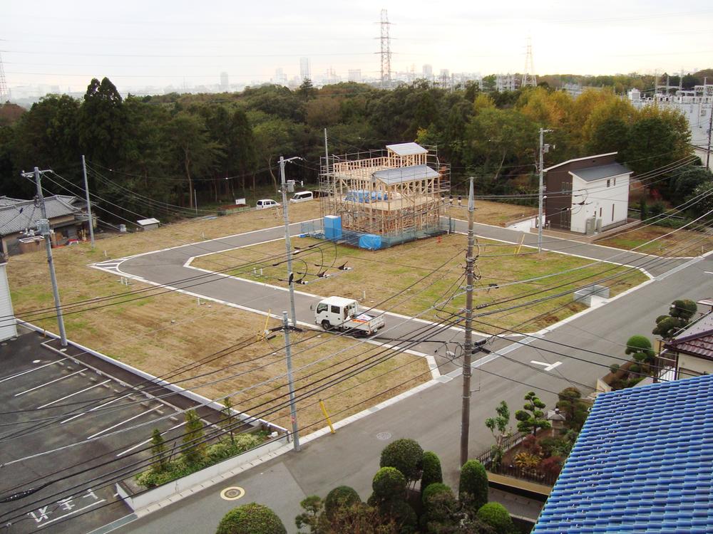 Local photos, including front road. 8m public roads and subdivision within the new road 5.5m Parking is also happy to