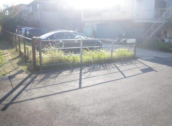 Local photos, including front road. Selling local