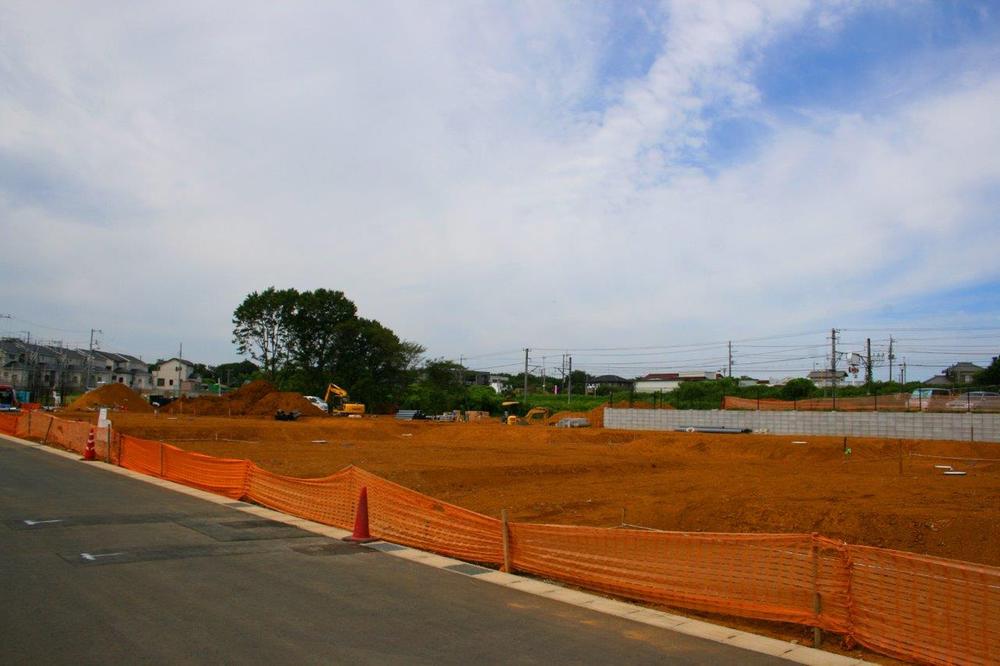 Local photos, including front road. Local (08 May 2013) Shooting