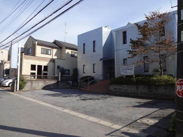 Hospital. 420m to High Clinic