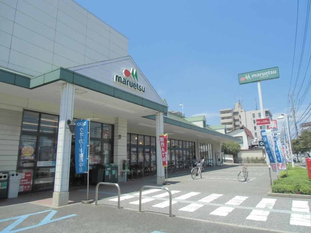 Supermarket. Maruetsu 792m until the new Toga shop
