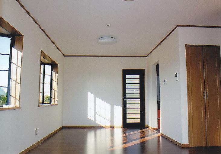 Living. Bright in the southwest angle room LDK