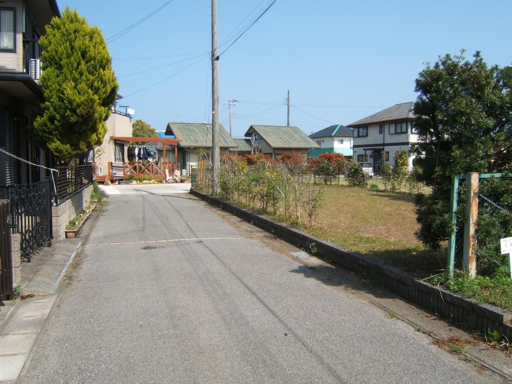 Local photos, including front road. Local (2013 April) Shooting