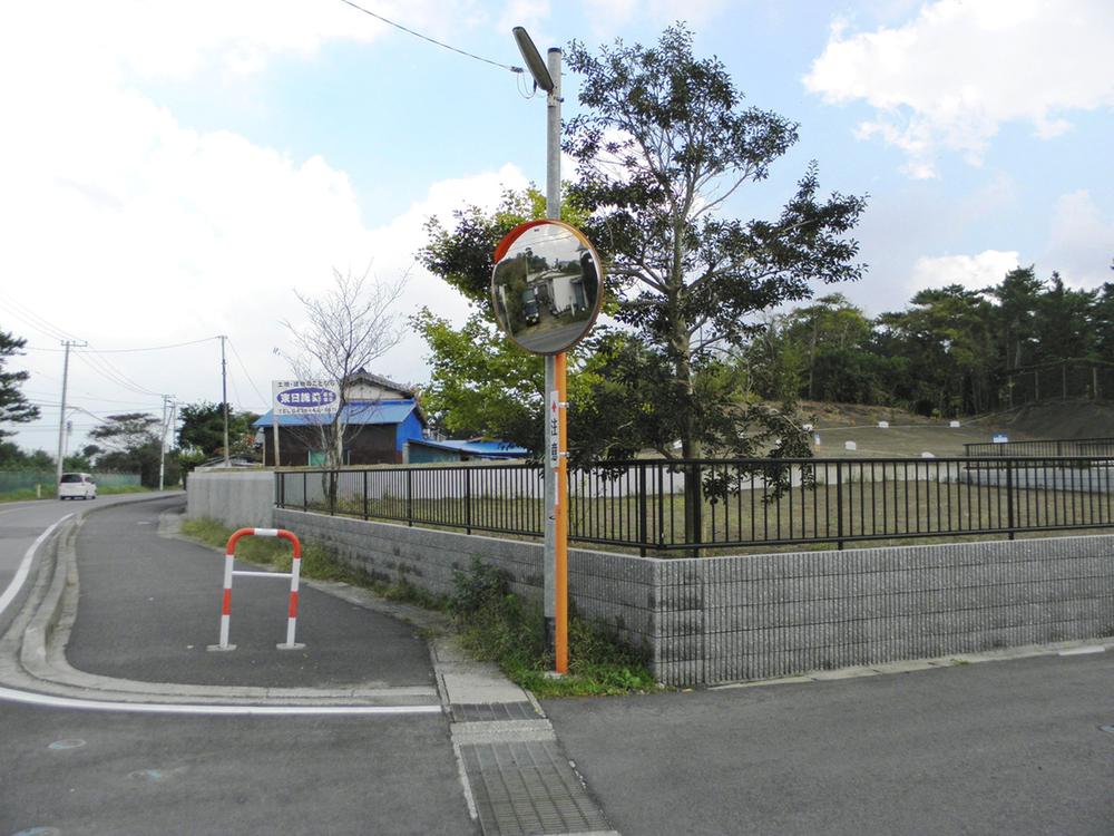 Local photos, including front road. Local (10 May 2011) Shooting