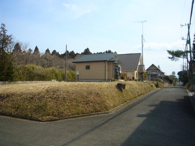 Local photos, including front road. South road