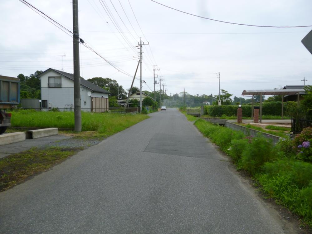 Other local. Frontal road Public road about 5.6m