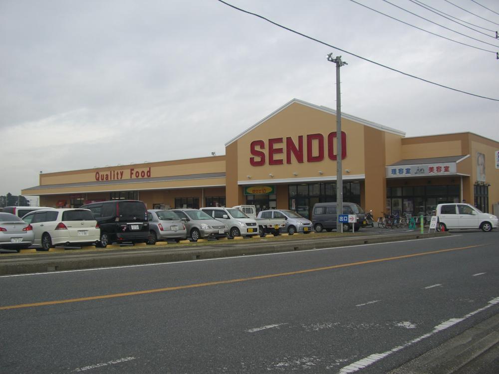 Supermarket. Super send over