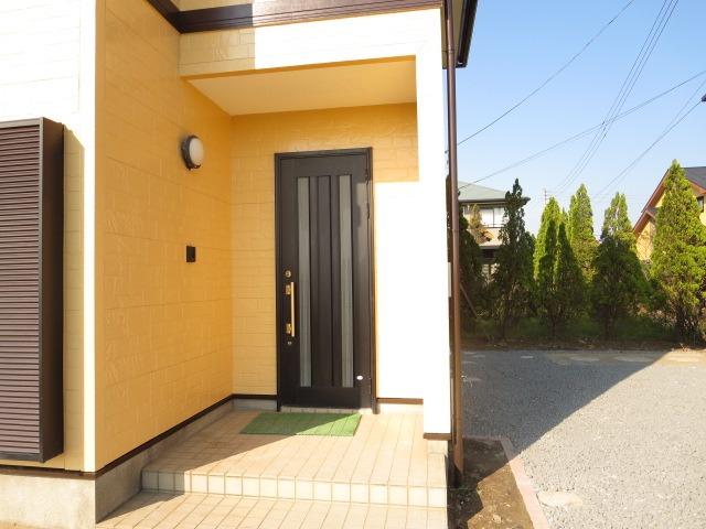 Entrance. Local ((October 2013) Shooting