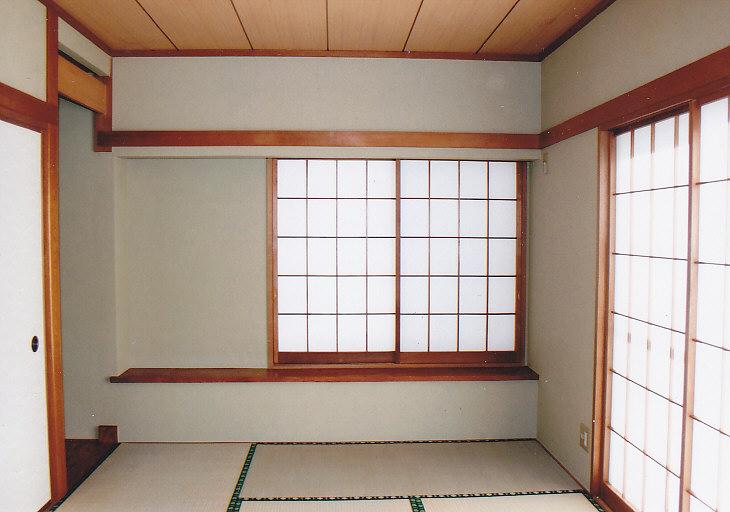 Other introspection. Alcoveese-style room with a bay window