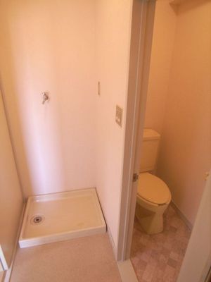 Washroom. ☆ Is a dressing room and a washing machine Storage ☆