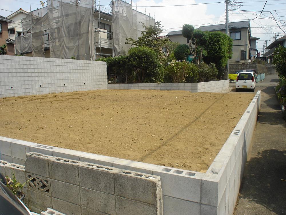 Local land photo. Local (07 May 2013) Shooting. Exposure to the sun good in the chick stage. 45 square meters is more than land. I'd love to, Once please see.