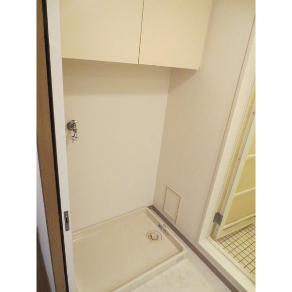 Wash basin, toilet