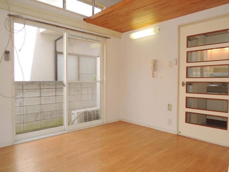 Living and room. This room has a feeling of opening a large window.