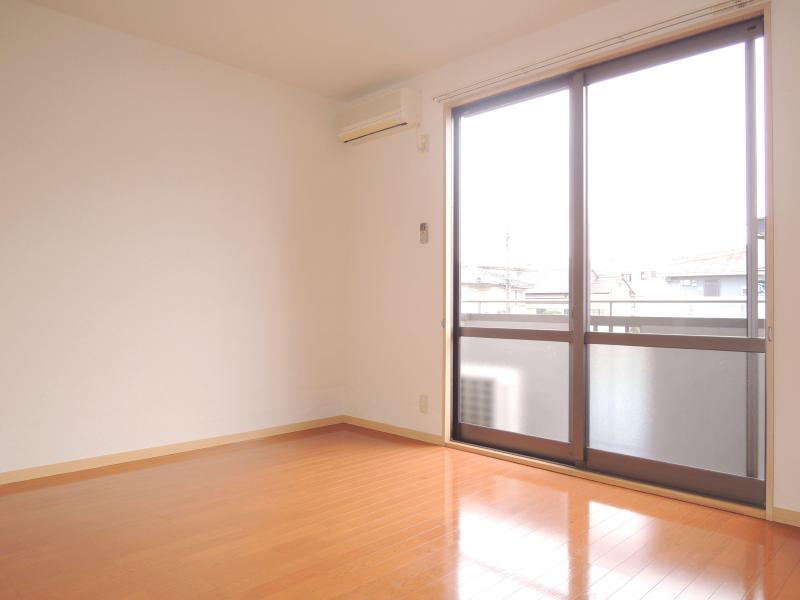 Other room space. Sunny ・ Air-conditioned