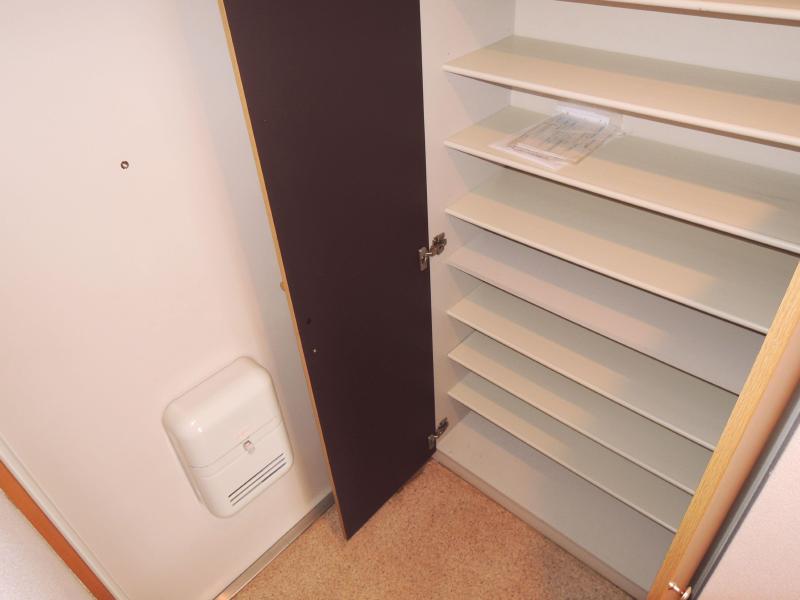 Other Equipment. Is a big shoe box equipped in the front door!