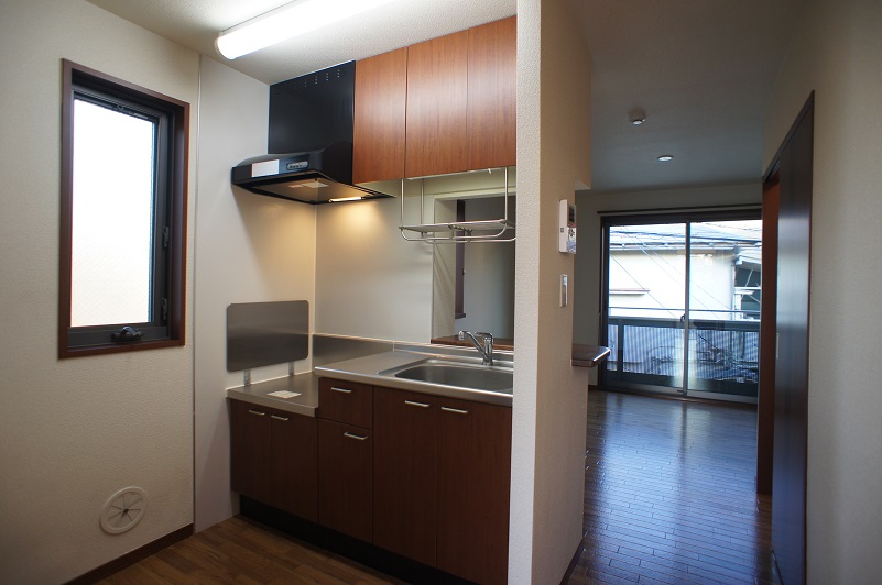 Kitchen. 2-neck is a gas stove can be installed