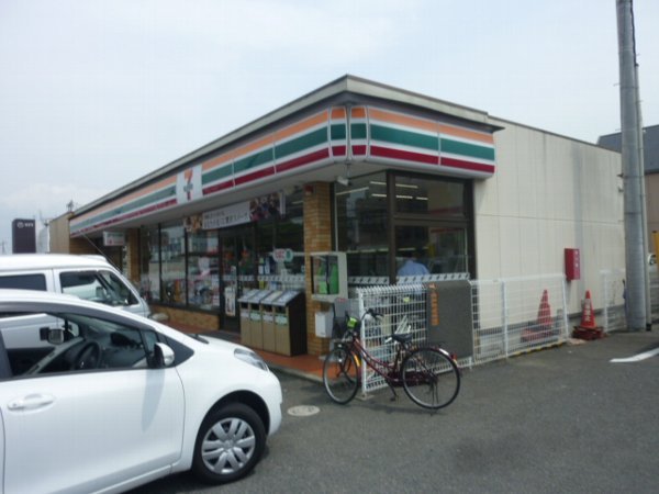 Convenience store. Seven-Eleven Funabashi Natsumidai store up (convenience store) 332m